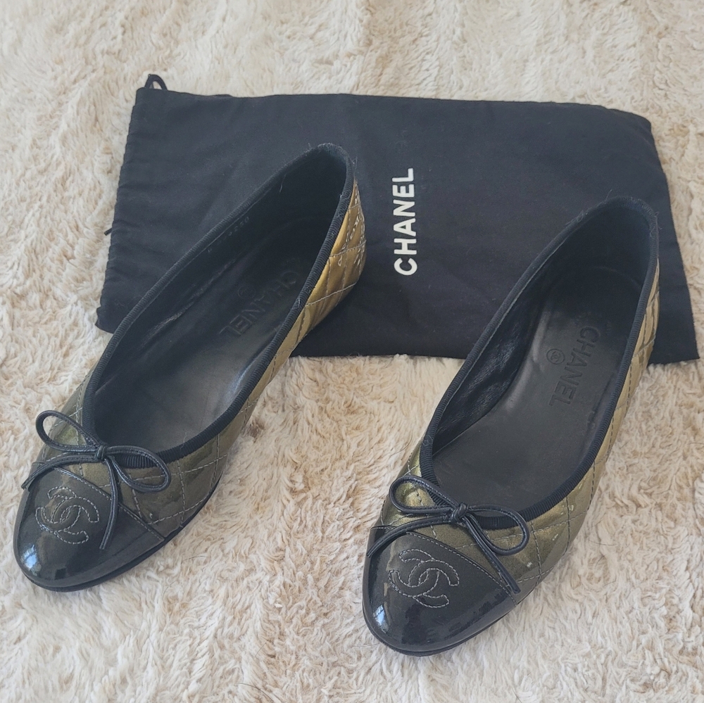 Chanel Black and Gold Women's Ballet Flats